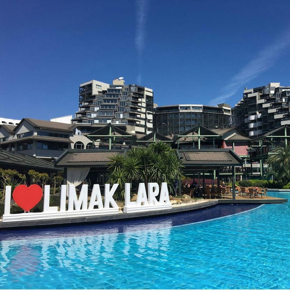 Limak Lara Deluxe & אנטליה